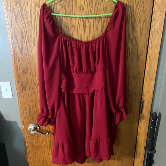 Beautiful open tie back dress - Picture 1 of 3